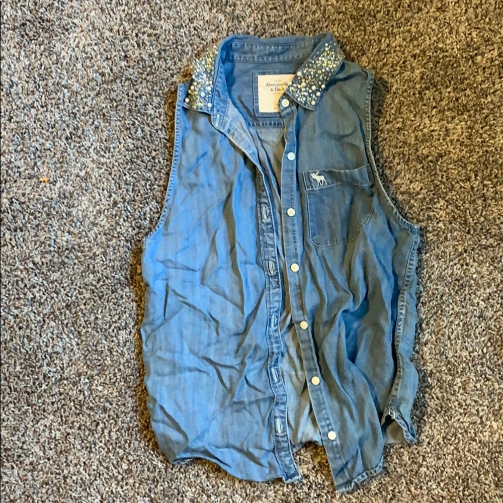 Abercrombie tank top with jewels on collar